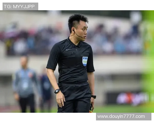 中国足球裁判首次执法欧战，国际足联高度评价