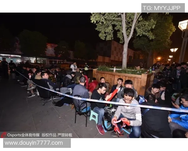 球迷连夜排队抢购球衣，场面堪比演唱会