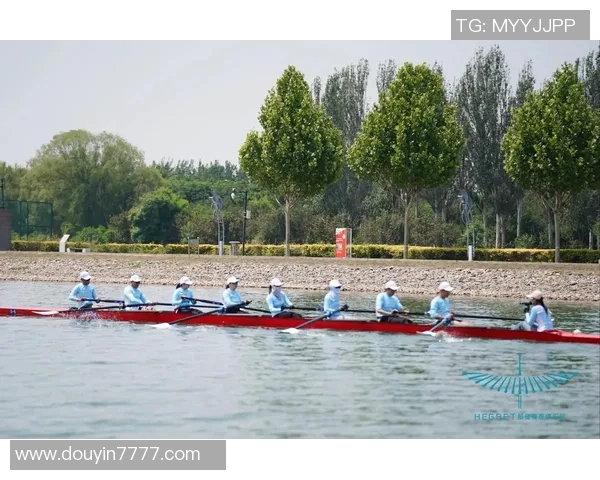 中国赛艇男队八人艇冲金成功，历史首次