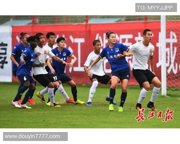 独家画面：外援雨中苦练，拼搏精神感人